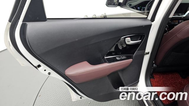 Kia Niro 1.6 HEV Noblesse Special 2021 — фото 25