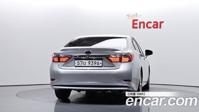 Lexus ES300h Supreme XV60 2013 — фото 4