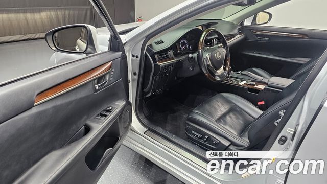 Lexus ES300h Supreme XV60 2013 — фото 10