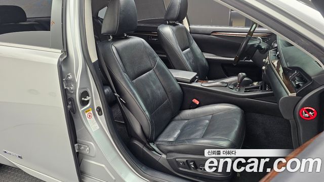 Lexus ES300h Supreme XV60 2013 — фото 12