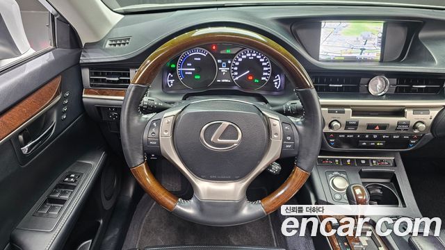 Lexus ES300h Supreme XV60 2013 — фото 13