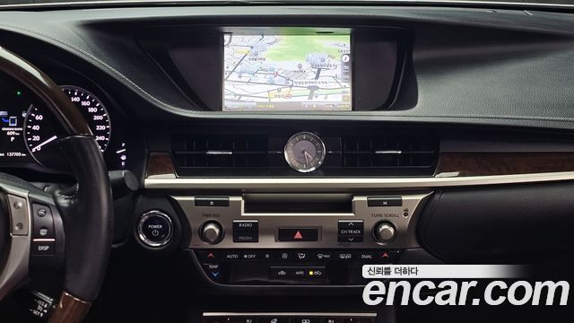 Lexus ES300h Supreme XV60 2013 — фото 14