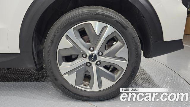 Kia Niro Plus Earth 2023 — фото 21