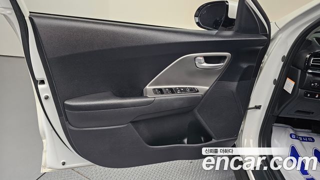 Kia Niro Plus Earth 2023 — фото 24