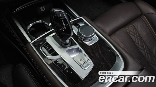 BMW 7 Series (G11) 750Li xDrive 2017 — фото 9