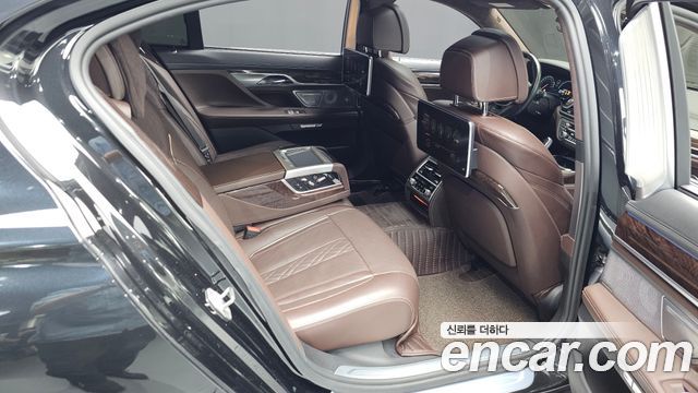 BMW 7 Series (G11) 750Li xDrive 2017 — фото 11
