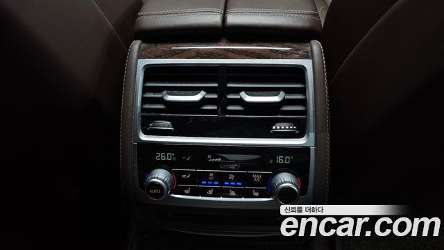 BMW 7 Series (G11) 750Li xDrive 2017 — фото 18