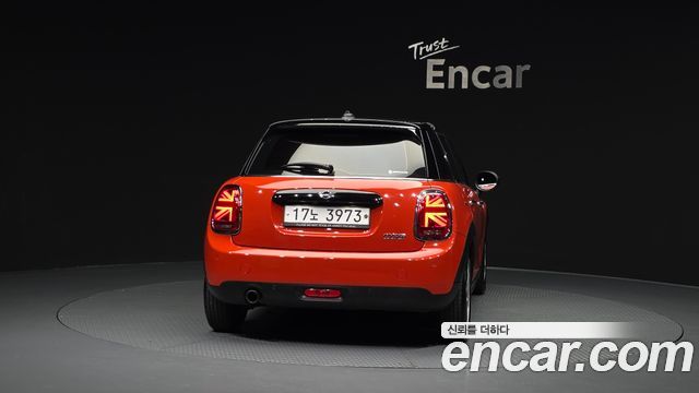 MINI Cooper 5Door Standard 3rd 2019 — фото 4
