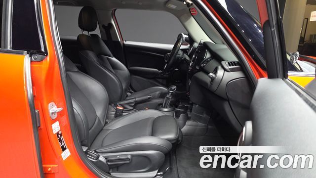 MINI Cooper 5Door Standard 3rd 2019 — фото 11