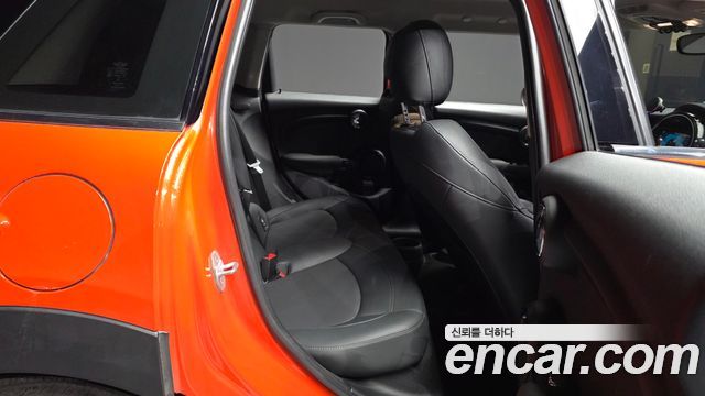 MINI Cooper 5Door Standard 3rd 2019 — фото 12