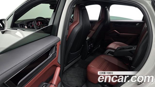 Porsche Cayenne (PO536) 4.0 GTS Coupe 2025 — фото 12
