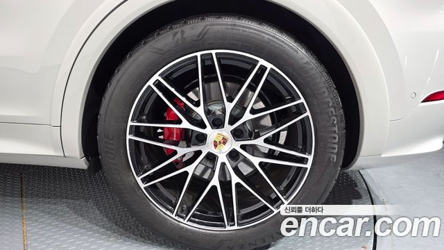 Porsche Cayenne (PO536) 4.0 GTS Coupe 2025 — фото 21
