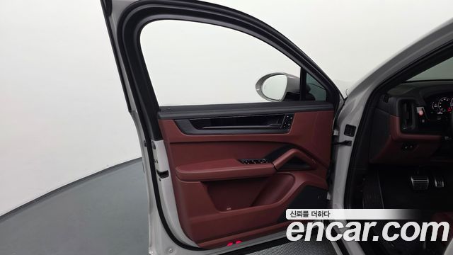 Porsche Cayenne (PO536) 4.0 GTS Coupe 2025 — фото 24