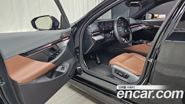 BMW 5 Series (G60) 530i xDrive M Sport Pro Special Edition 2026 — фото 10