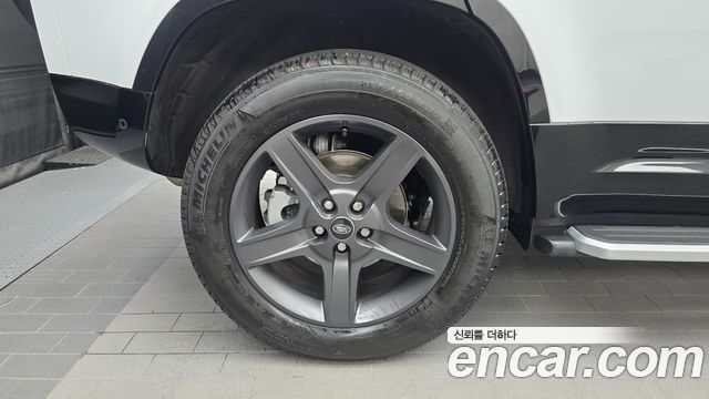 Land Rover Defender (L663) 110 P300 X-Dynamic SE 2024 — фото 5