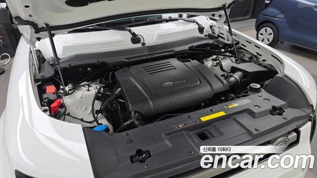 Land Rover Defender (L663) 110 P300 X-Dynamic SE 2024 — фото 6