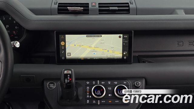 Land Rover Defender (L663) 110 P300 X-Dynamic SE 2024 — фото 16