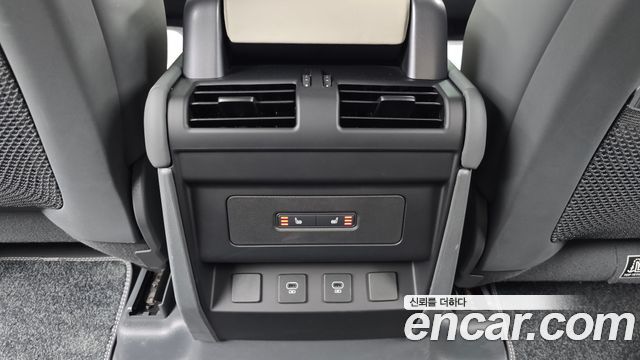 Land Rover Defender (L663) 110 P300 X-Dynamic SE 2024 — фото 23