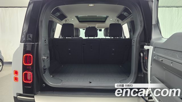 Land Rover Defender (L663) 110 P300 X-Dynamic SE 2024 — фото 24