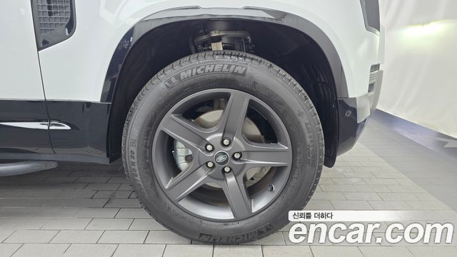 Land Rover Defender (L663) 110 P300 X-Dynamic SE 2024 — фото 27