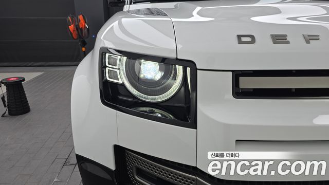 Land Rover Defender (L663) 110 P300 X-Dynamic SE 2024 — фото 28