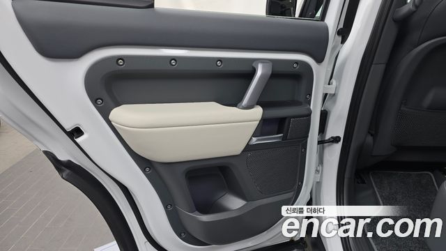 Land Rover Defender (L663) 110 P300 X-Dynamic SE 2024 — фото 31