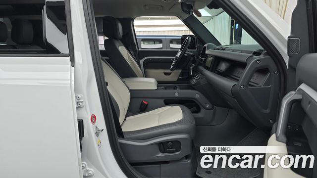 Land Rover Defender (L663) 110 P300 X-Dynamic SE 2024 — фото 32