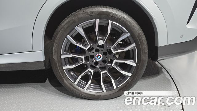 BMW X6 (G06) xDrive40i M Sport 2024 — фото 27