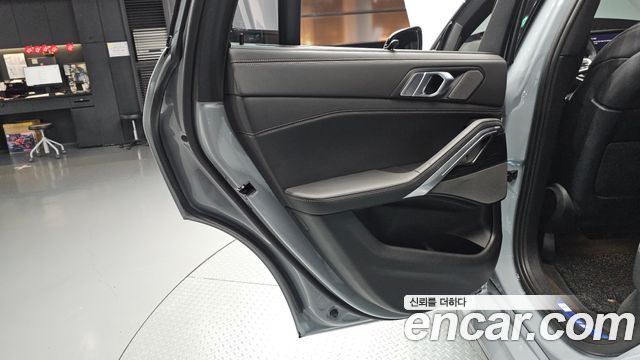 BMW X6 (G06) xDrive40i M Sport 2024 — фото 31