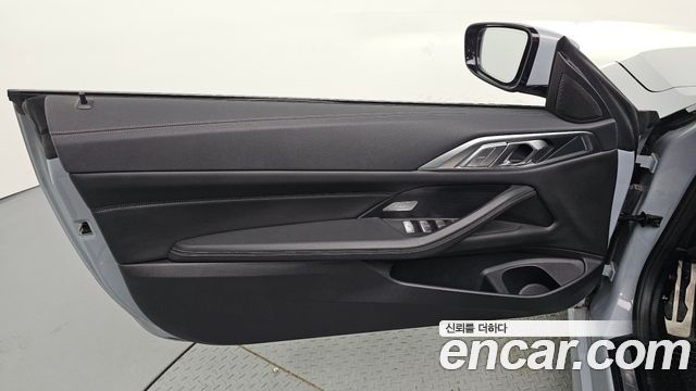 BMW 4 Series (G22) 420i M Sport Convertible 2023 — фото 30
