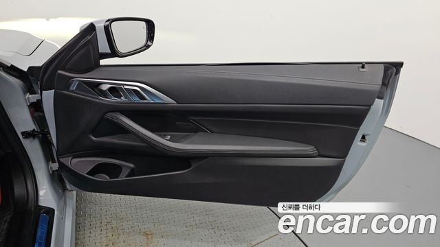 BMW 4 Series (G22) 420i M Sport Convertible 2023 — фото 31