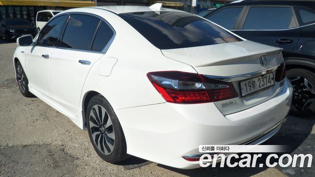 Honda Accord 2.0 Hybrid 9th 2017 — фото 4