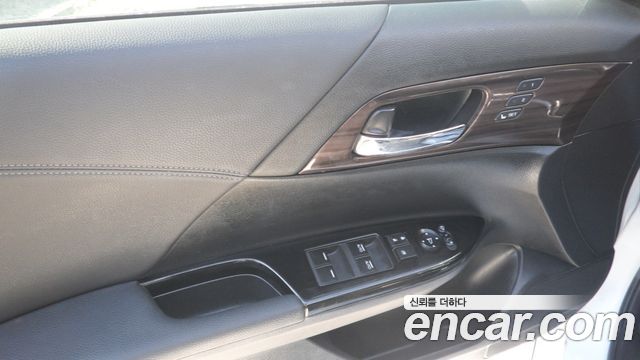 Honda Accord 2.0 Hybrid 9th 2017 — фото 8
