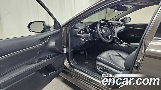 Toyota Camry (XV70) 2.5 XLE Hybrid 2018 — фото 10