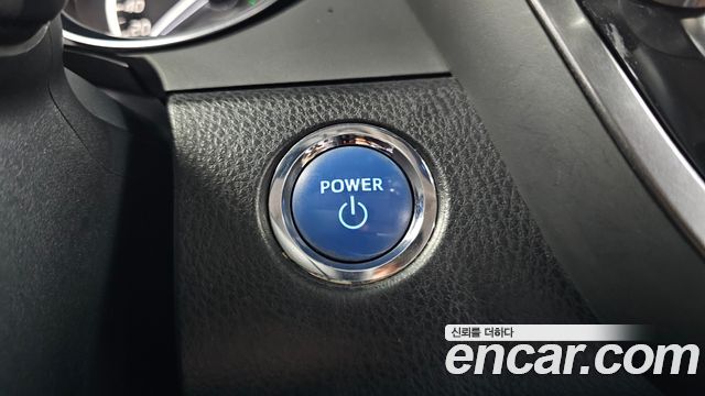 Toyota Camry (XV70) 2.5 XLE Hybrid 2018 — фото 20