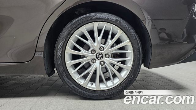 Toyota Camry (XV70) 2.5 XLE Hybrid 2018 — фото 21