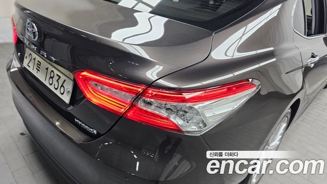 Toyota Camry (XV70) 2.5 XLE Hybrid 2018 — фото 23