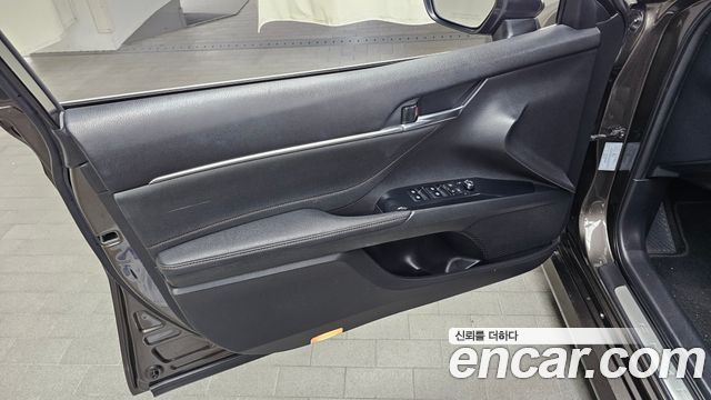 Toyota Camry (XV70) 2.5 XLE Hybrid 2018 — фото 24