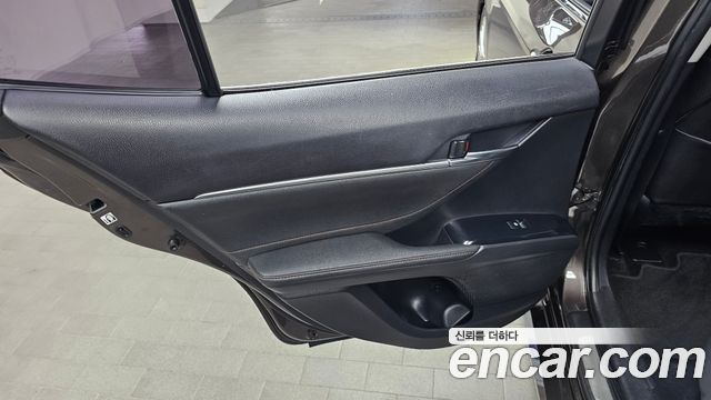 Toyota Camry (XV70) 2.5 XLE Hybrid 2018 — фото 25