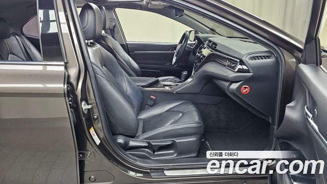 Toyota Camry (XV70) 2.5 XLE Hybrid 2018 — фото 26