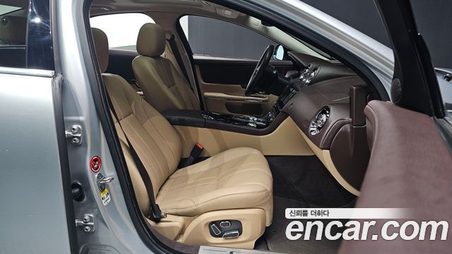 Jaguar XJ 2.0 Luxury SWB X351 2014 — фото 10