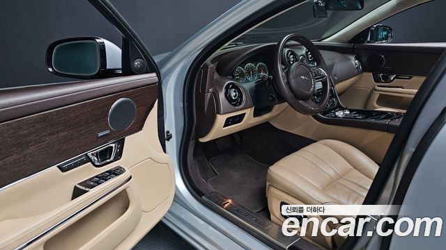 Jaguar XJ 2.0 Luxury SWB X351 2014 — фото 11