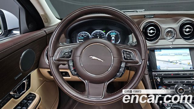 Jaguar XJ 2.0 Luxury SWB X351 2014 — фото 13