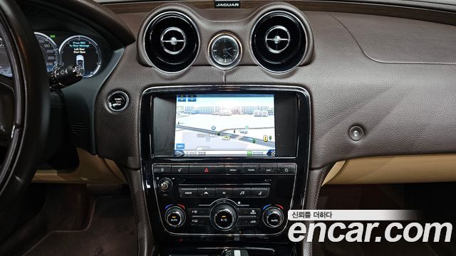 Jaguar XJ 2.0 Luxury SWB X351 2014 — фото 14