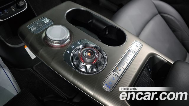 Genesis GV60 Standard AWD 2022 — фото 9