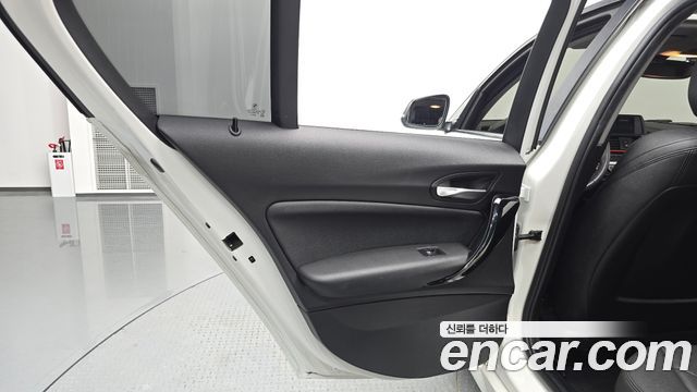 BMW 1 Series (F20) 118d Sport 5Door 2018 — фото 25