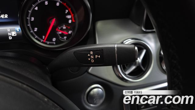 Mercedes-Benz GLA-Class (X156) GLA220 Premium 2019 — фото 9