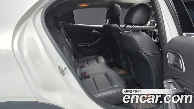 Mercedes-Benz GLA-Class (X156) GLA220 Premium 2019 — фото 11
