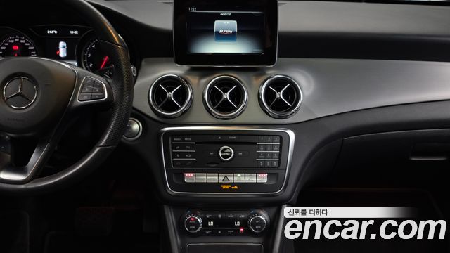 Mercedes-Benz GLA-Class (X156) GLA220 Premium 2019 — фото 12