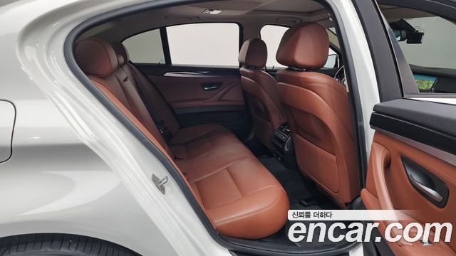 BMW 5 Series (F10) 520d xDrive M Aero Dynamic 2016 — фото 15